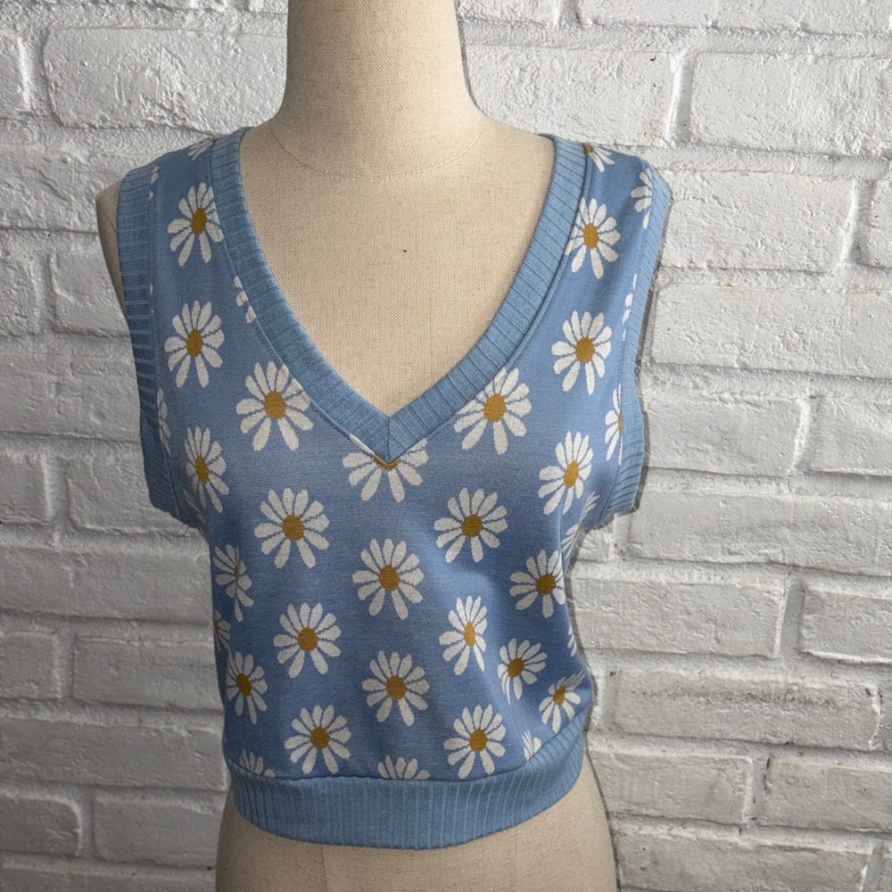 NOWT Blue Daisy Knit Sleeveless Vest size L Juniors